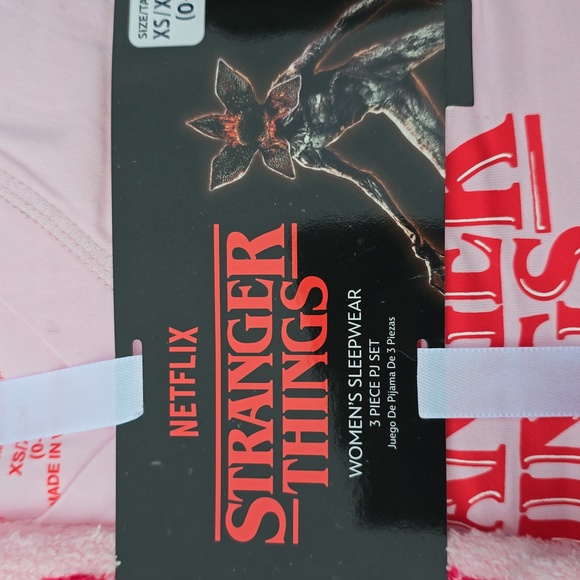 Netflix Stranger Things Women's Pijama 3pc Set - Picture 4 of 4